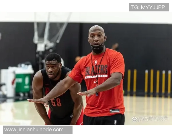 杨瀚森在对手突破时如陷泥潭提升移动速度是他亟需解决的问题 杨瀚森在对手突破时如陷泥潭提升移动速度是他亟需解决的问题